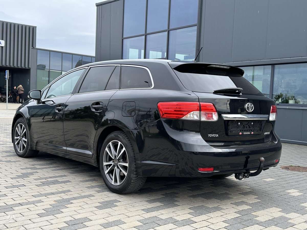 Toyota Avensis 2013 — photo 8
