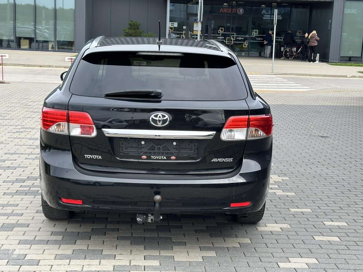 Toyota Avensis 2013 — photo 9
