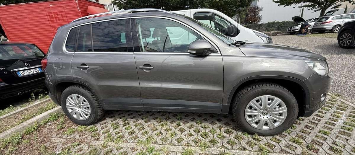Volkswagen Tiguan 2009 — вигляд ззаду