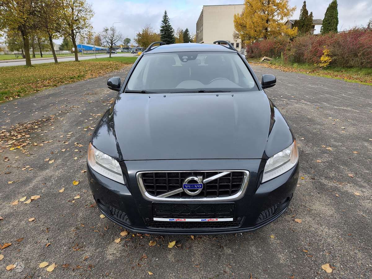 Volvo V70 2012 — photo 10