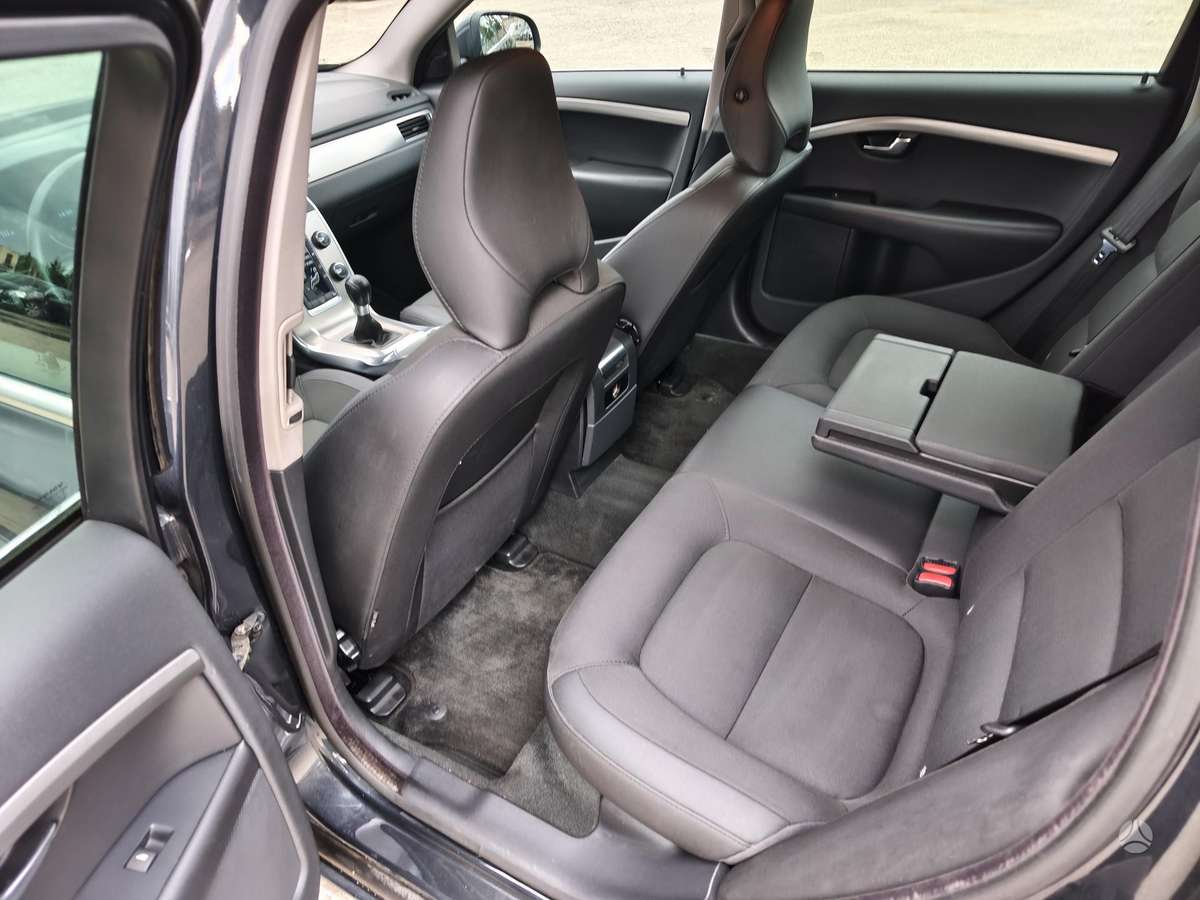 Volvo V70 2012 — photo 10