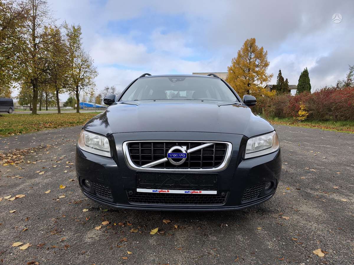 Volvo V70 2012 — photo 11