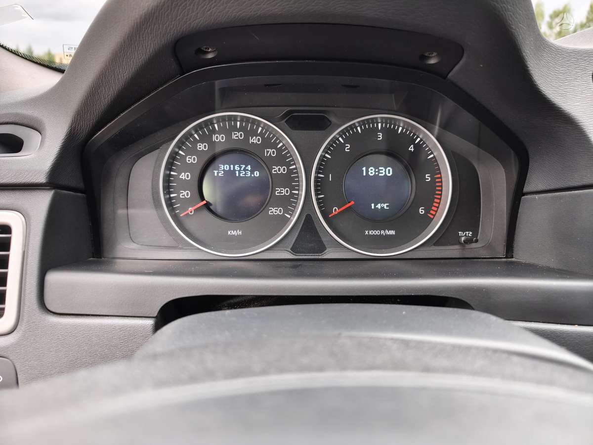 Volvo V70 2012 — photo 11