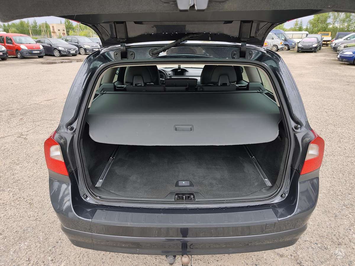 Volvo V70 2012 — photo 12