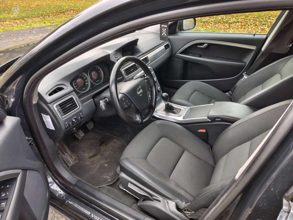 Volvo V70 2012 — photo 13