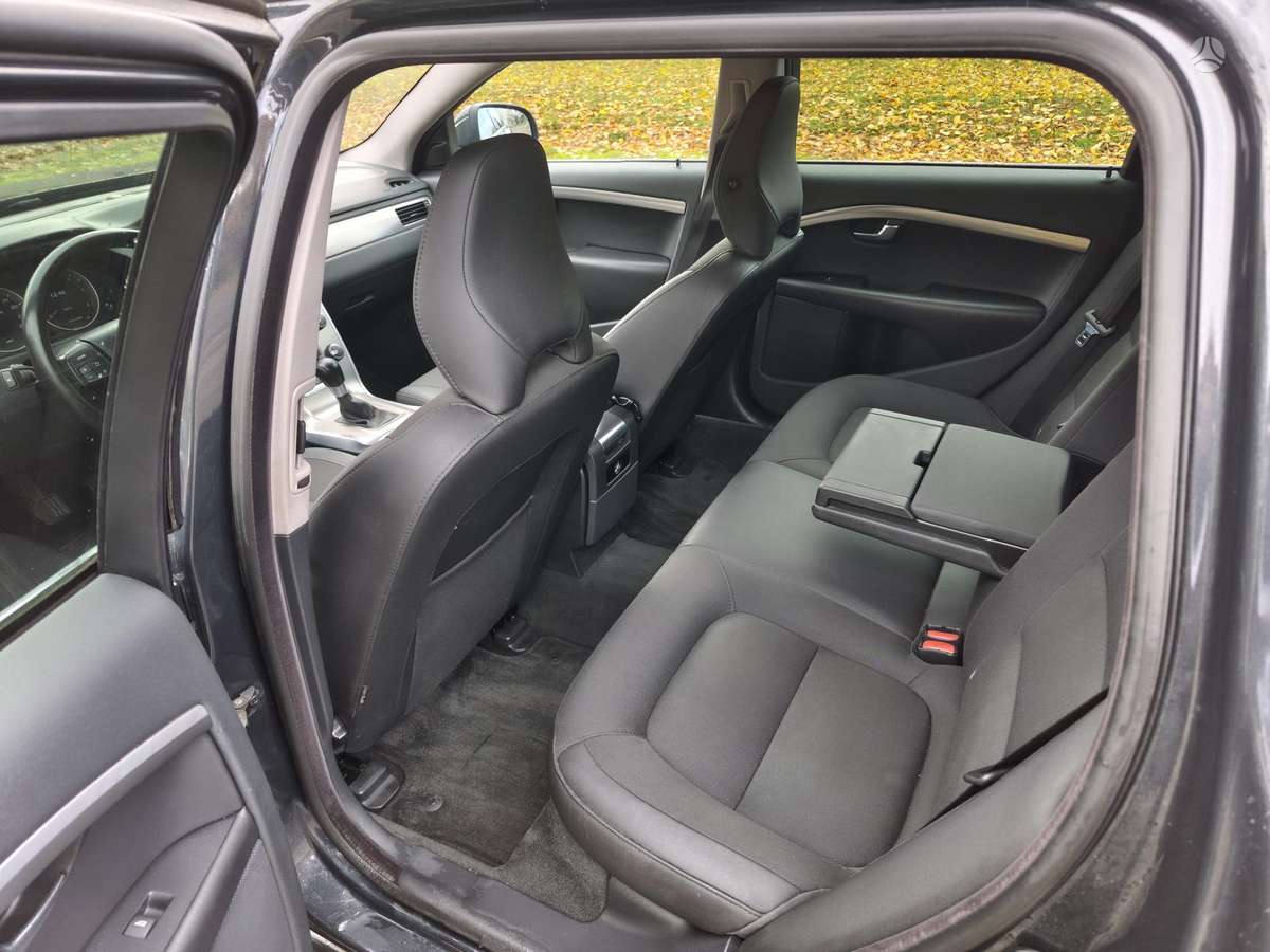 Volvo V70 2012 — photo 14