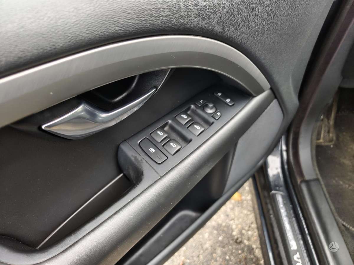 Volvo V70 2012 — photo 15