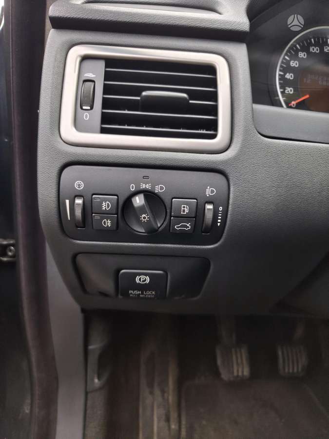 Volvo V70 2012 — photo 16