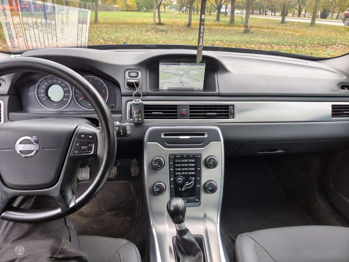Volvo V70 2012 — photo 19