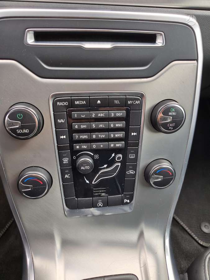 Volvo V70 2012 — photo 20