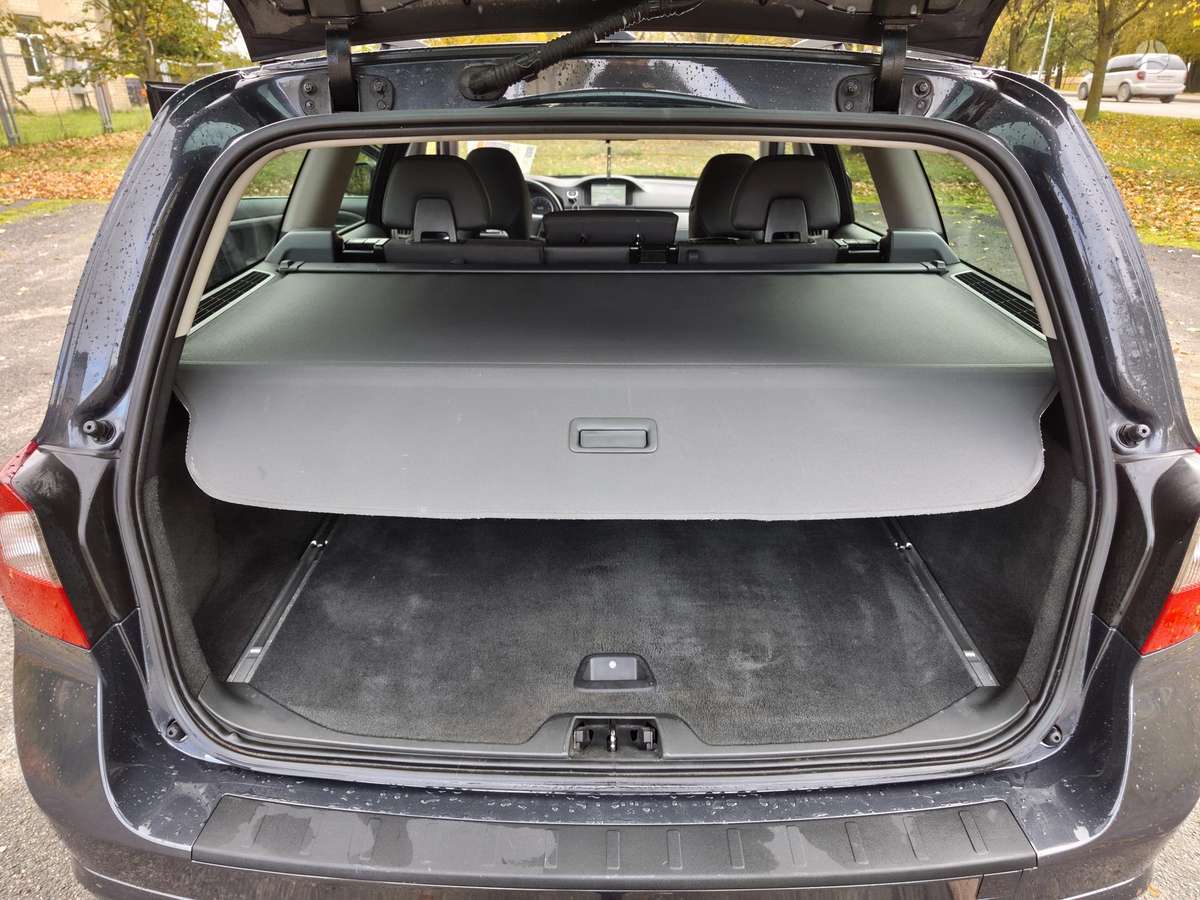 Volvo V70 2012 — photo 21