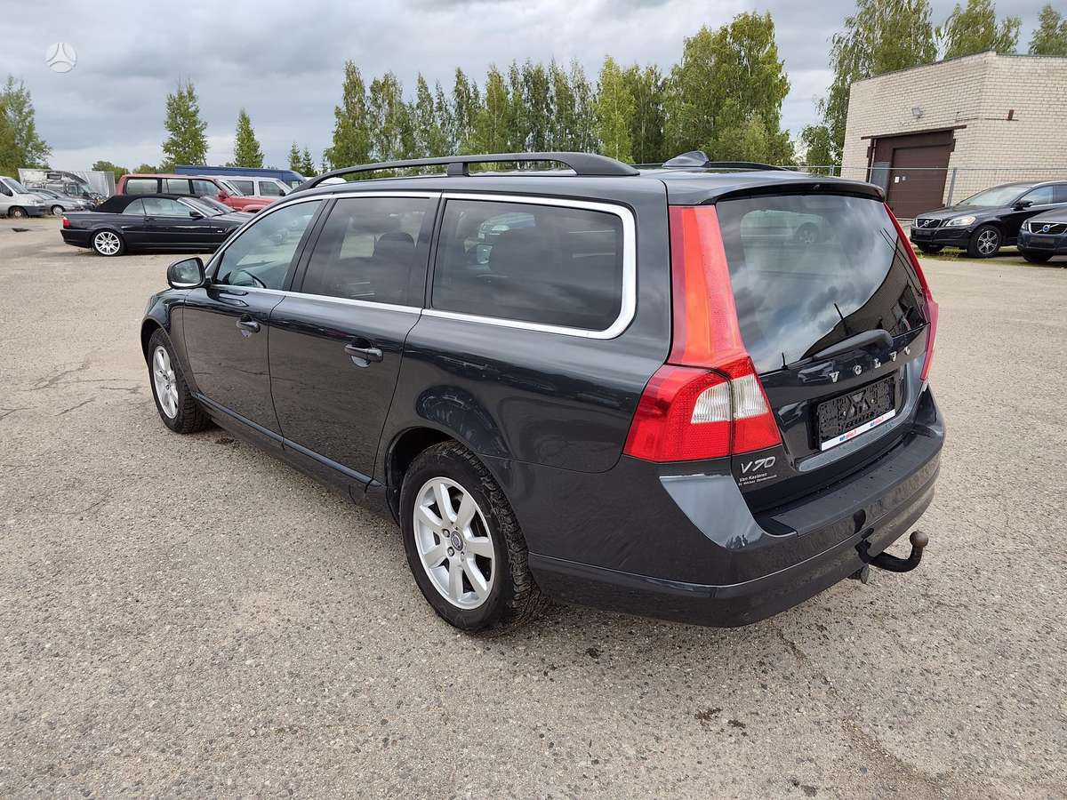 Volvo V70 2012 — interior