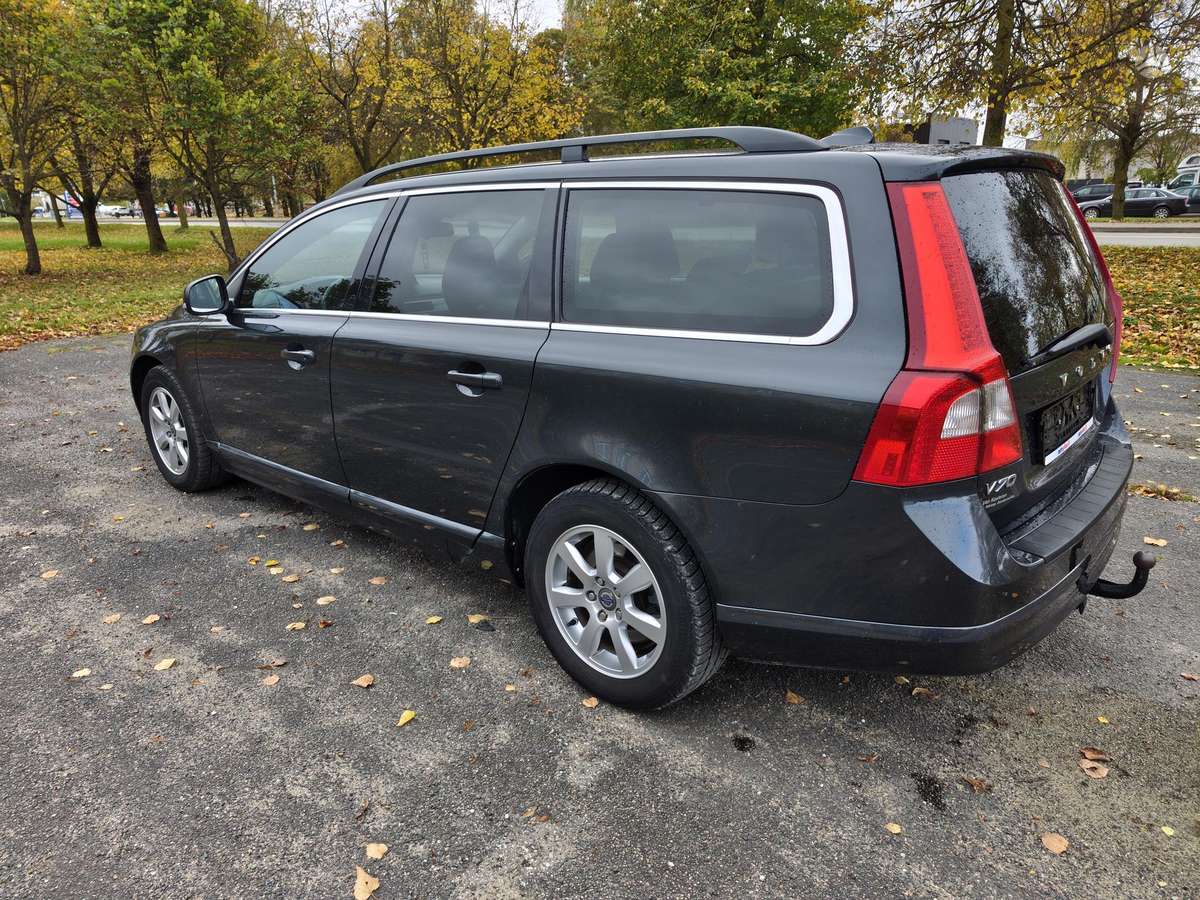 Volvo V70 2012 — interior