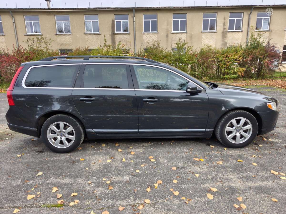 Volvo V70 2012 — photo 7
