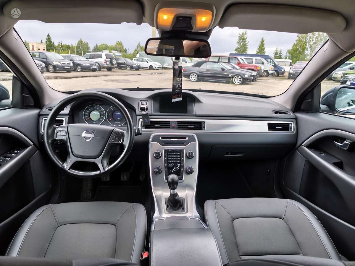 Volvo V70 2012 — photo 9