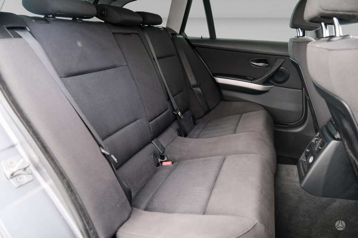 BMW 320 2009 — photo 11
