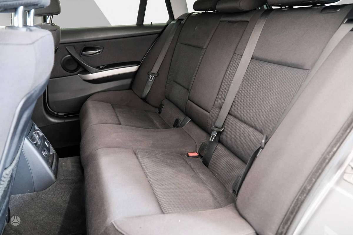 BMW 320 2009 — photo 8