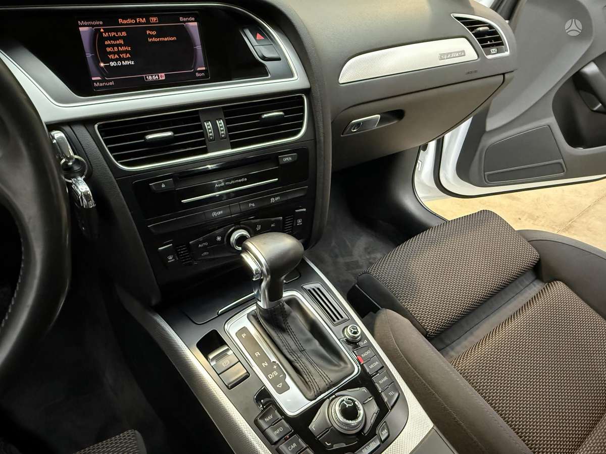 Audi A4 2015 — photo 12