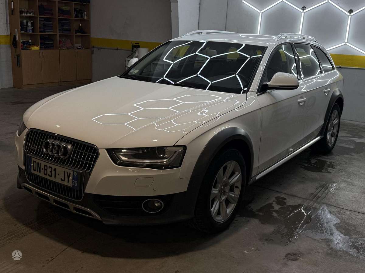 Audi A4 2015 — rear view