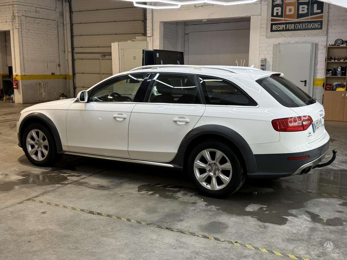 Audi A4 2015 — interior
