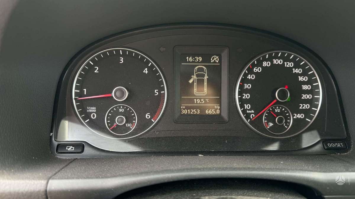 Volkswagen Touran 2012 — photo 7