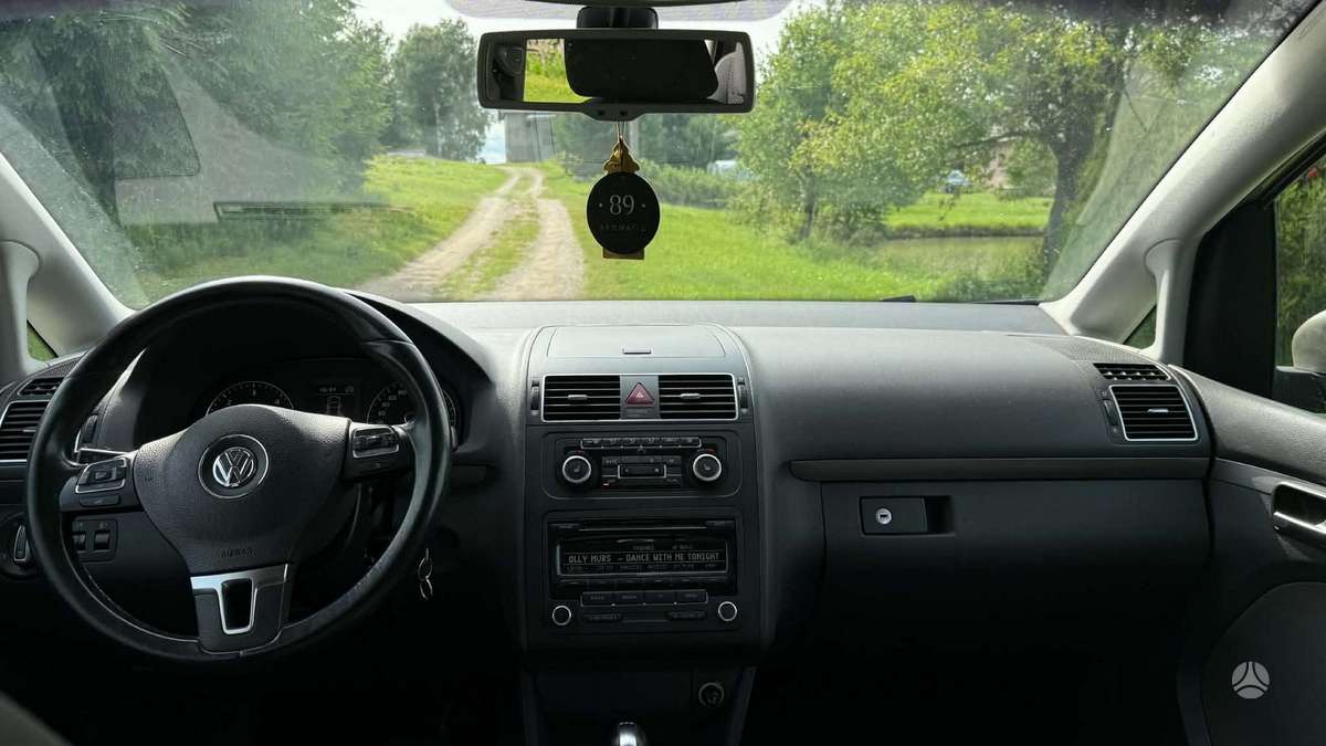 Volkswagen Touran 2012 — photo 8