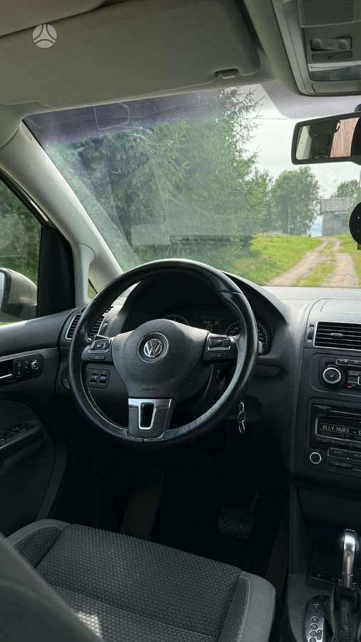 Volkswagen Touran 2012 — photo 9