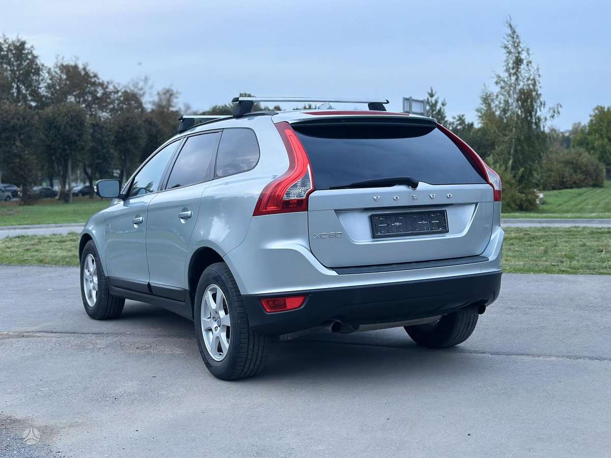 Volvo XC60 2010 — двигун 3200 cm³, 238 HP (175kW)