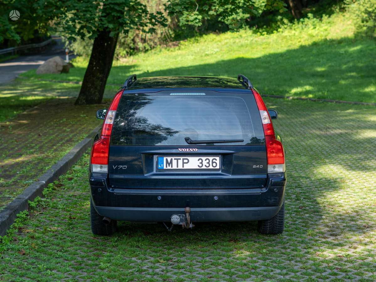 Volvo V70 2006 — вигляд ззаду