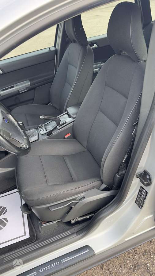 Volvo V50 2010 — photo 11