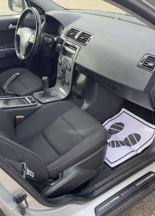 Volvo V50 2010 — photo 12