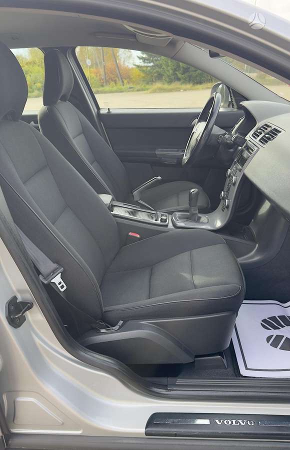 Volvo V50 2010 — photo 13