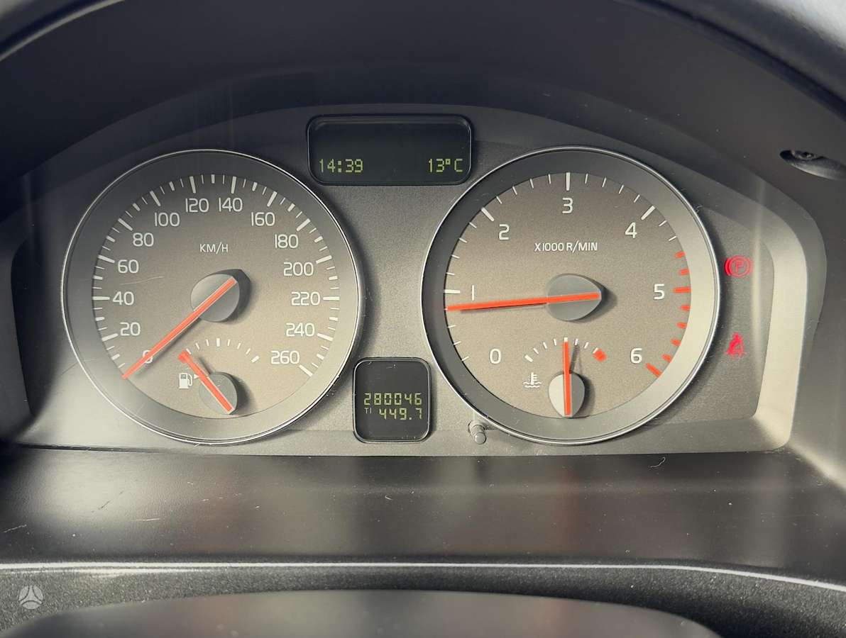 Volvo V50 2010 — photo 16