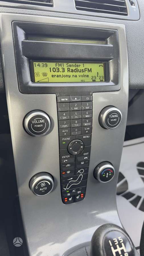 Volvo V50 2010 — photo 17