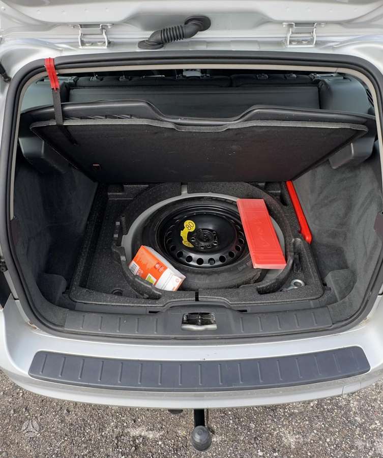 Volvo V50 2010 — photo 22