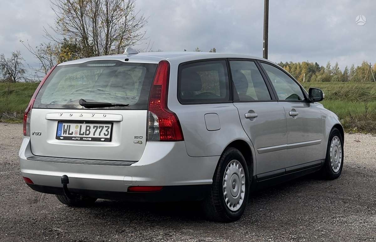 Volvo V50 2010 — engine 1560 cm³, 109 HP (80kW)