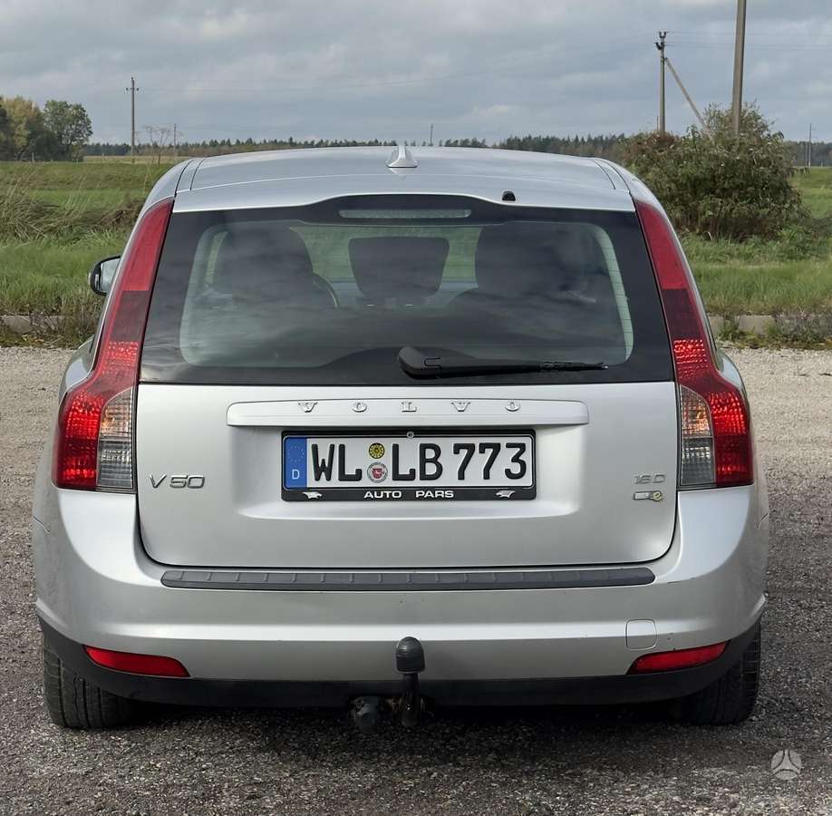 Volvo V50 2010 — photo 6