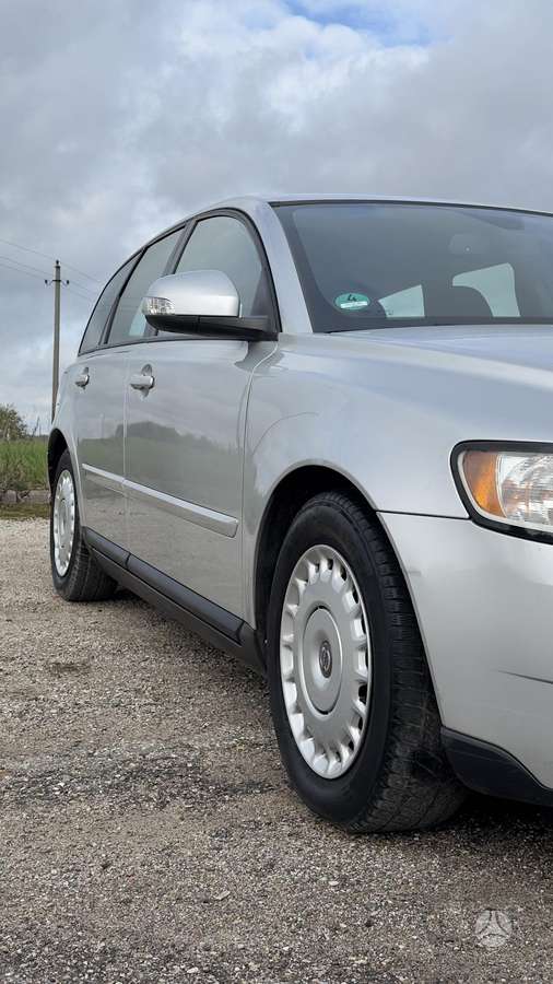 Volvo V50 2010 — photo 8