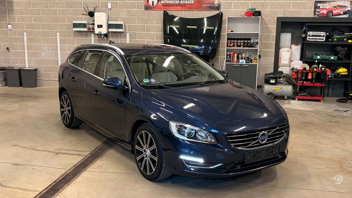 Volvo V60 2015 — engine 2400 cm³, 280 HP (206kW)