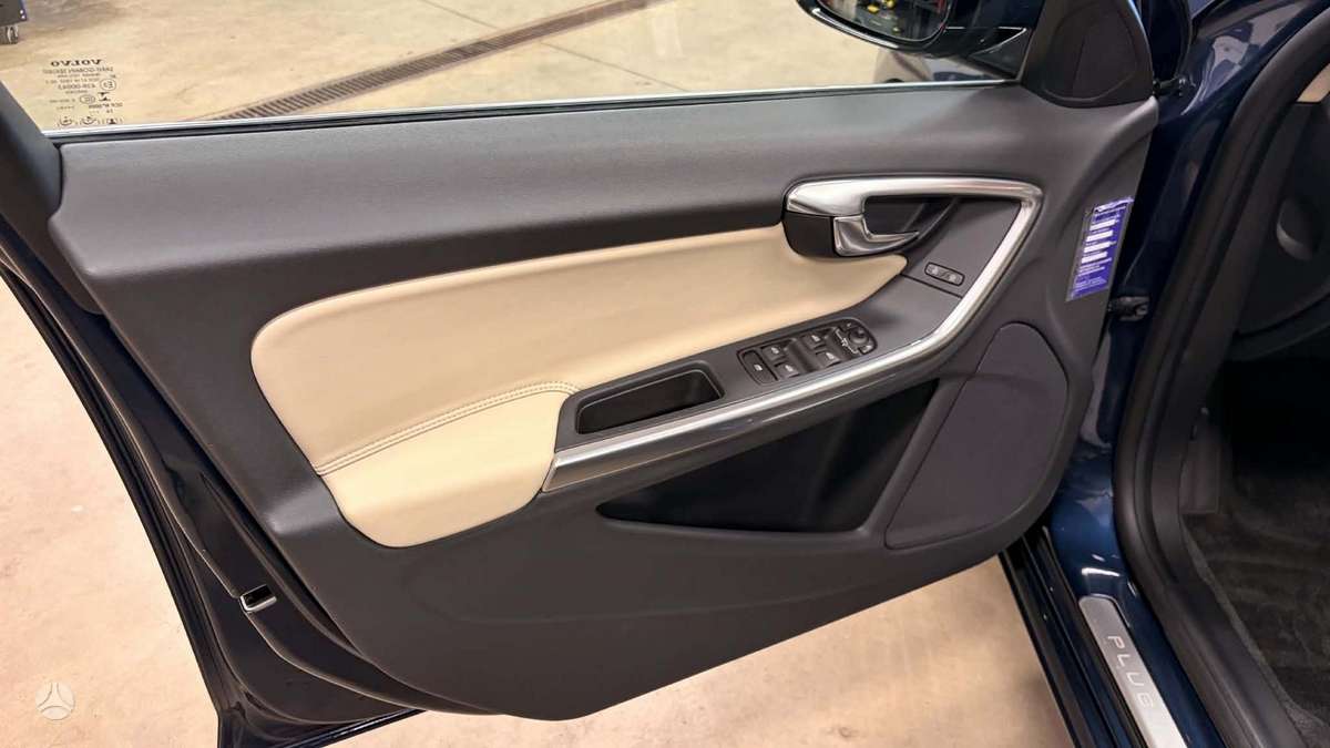 Volvo V60 2015 — photo 7