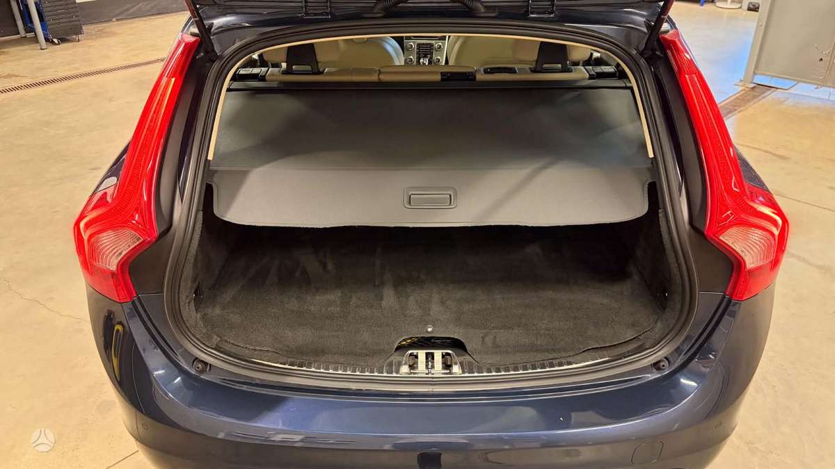 Volvo V60 2015 — photo 8