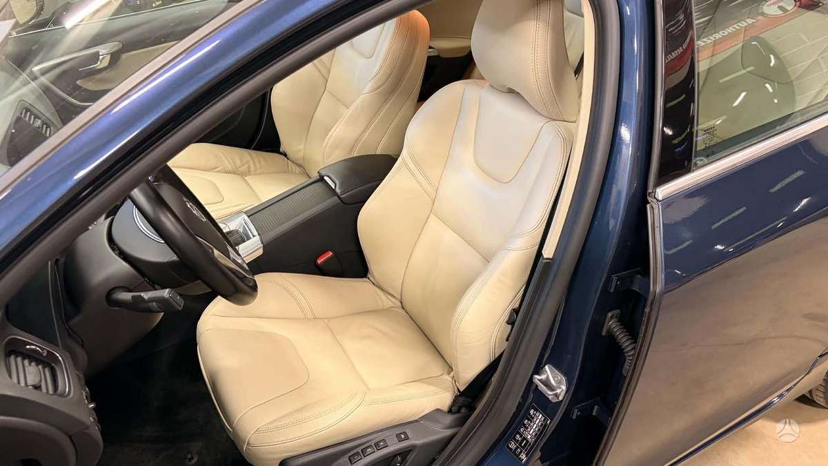 Volvo V60 2015 — photo 9