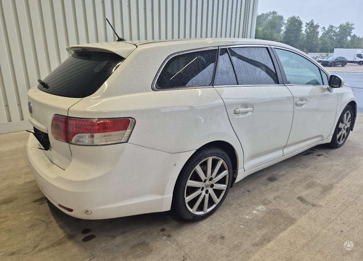 Toyota Avensis 2010 — двигун 2231 cm³, 150 HP (110kW)