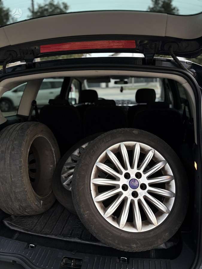 Ford S-MAX 2012 — photo 12