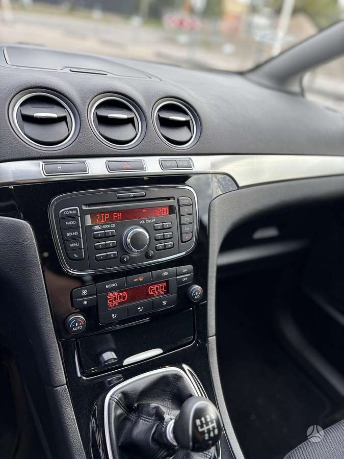 Ford S-MAX 2012 — photo 14