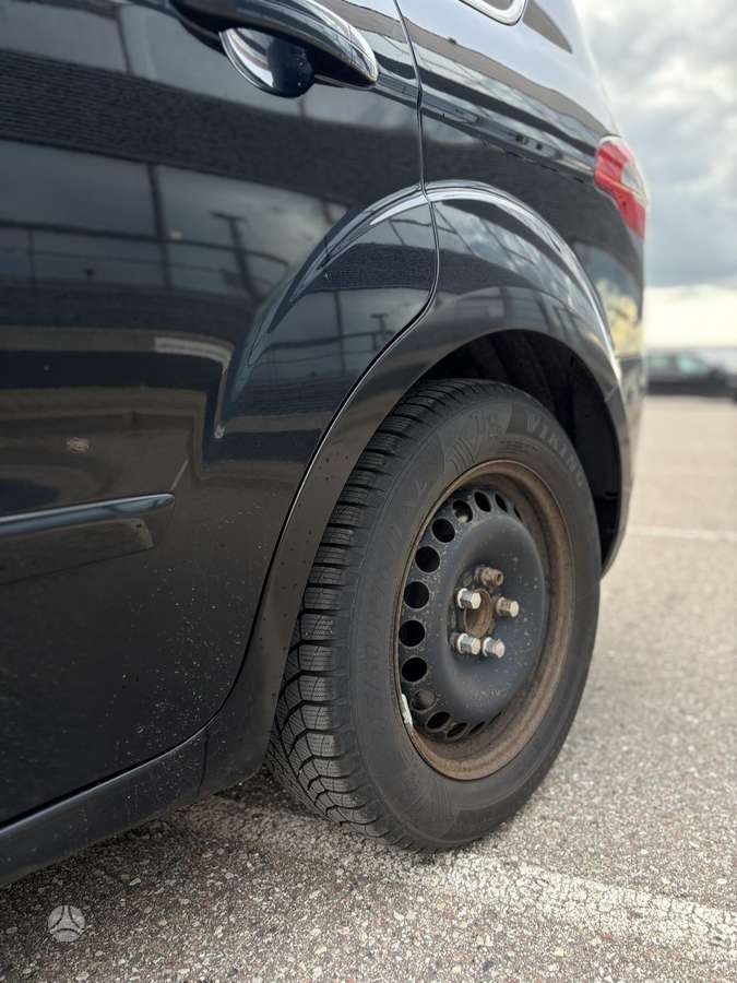 Ford S-MAX 2012 — photo 17