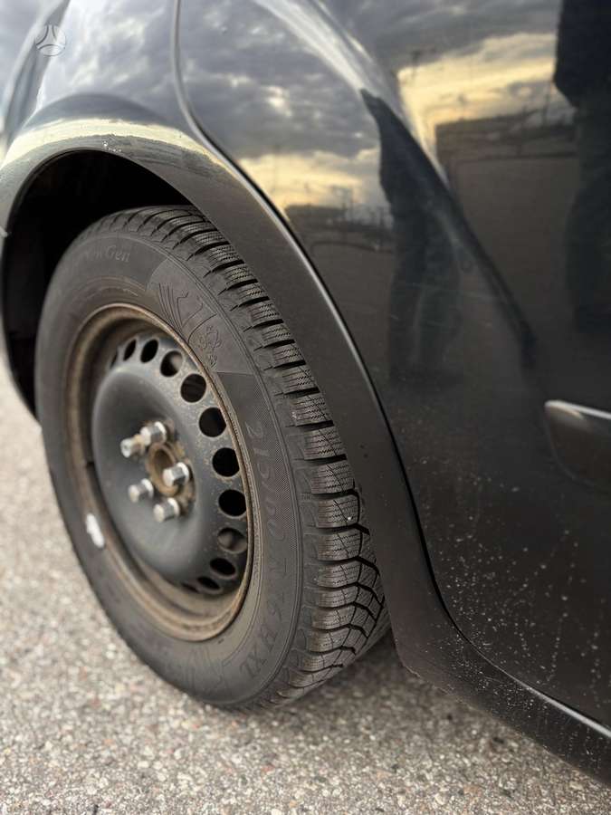Ford S-MAX 2012 — photo 18