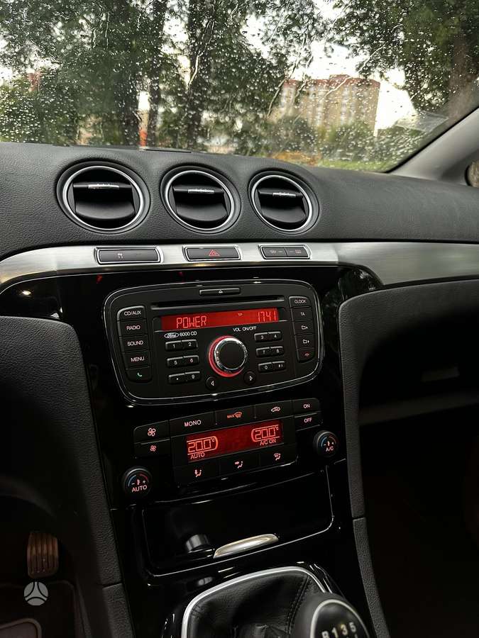 Ford S-MAX 2012 — photo 24