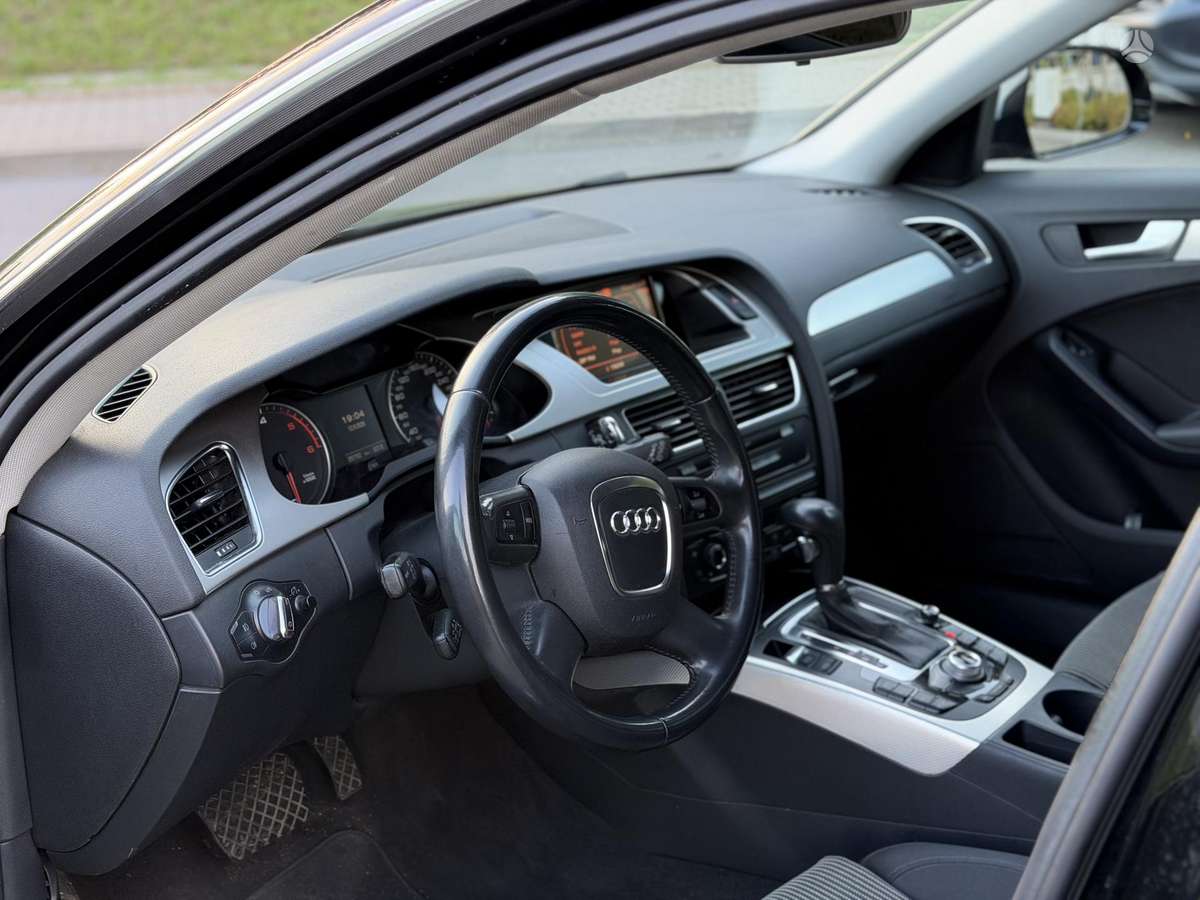 Audi A4 2010 — photo 14
