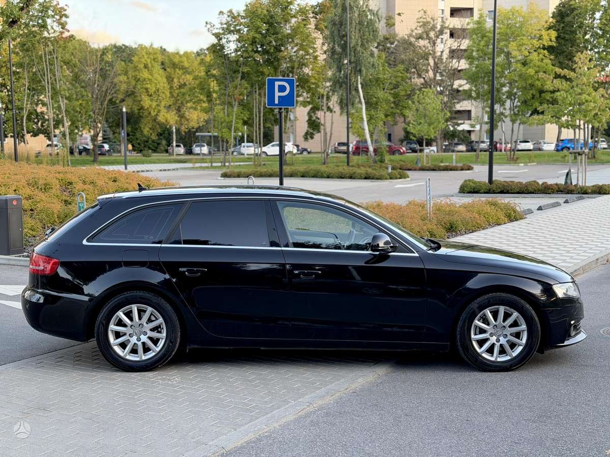 Audi A4 2010 — photo 7